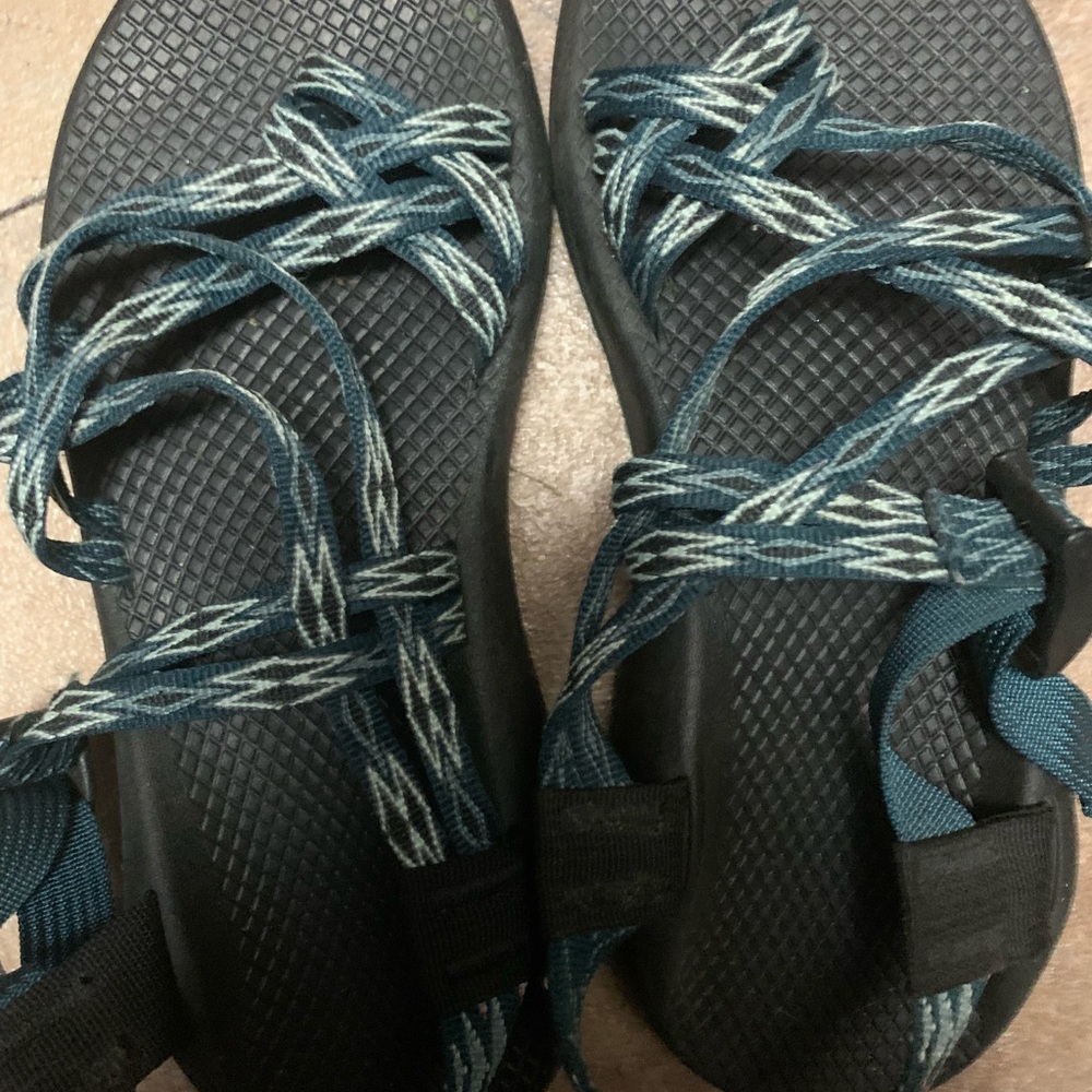 Women’s Chacos Size 8
